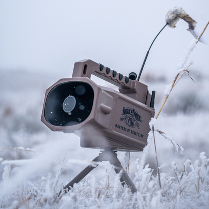 E-Caller Lucky Duck REVOLT 2.0  in a snowy landscape with deco tail.