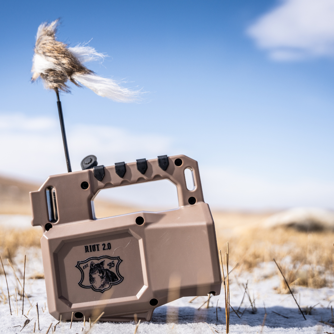 Lucky Duck E-Caller 2.0 Riot E-caller in snowy landscape