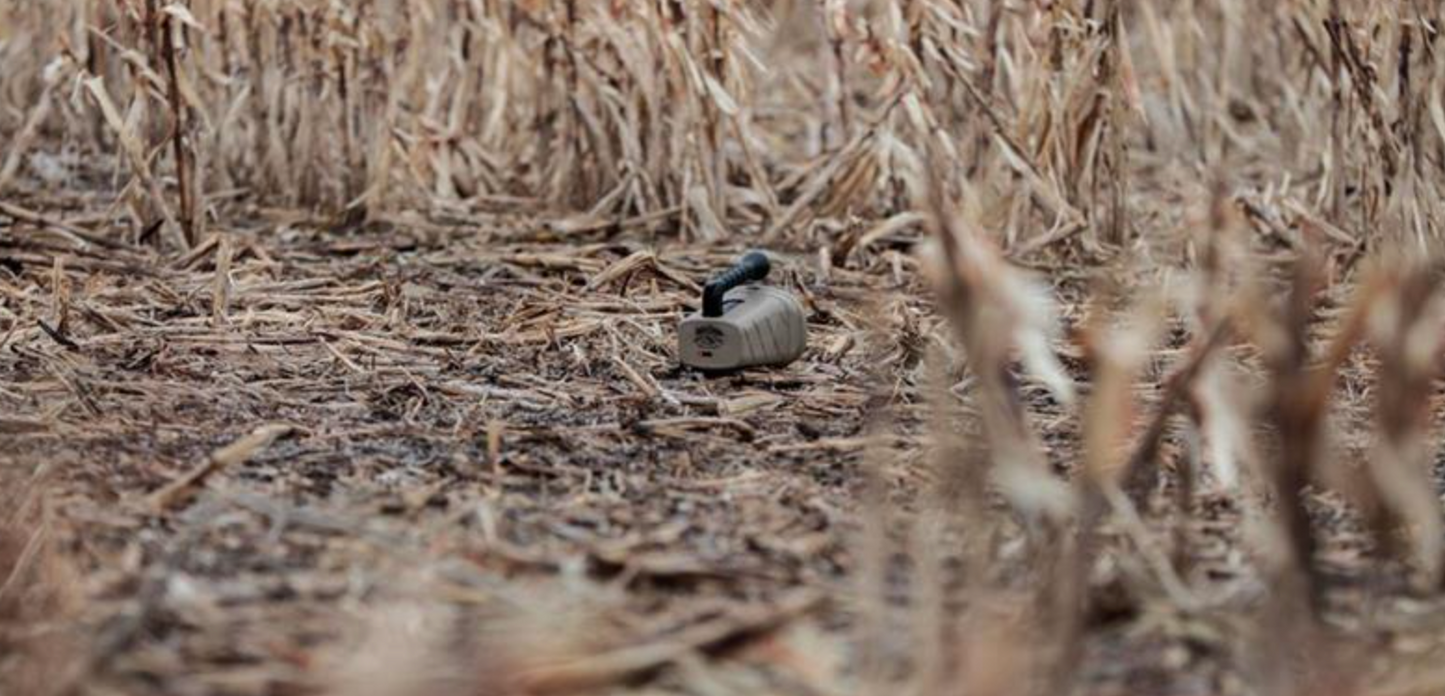 Lucky Duck Roughneck E-Caller in a field.